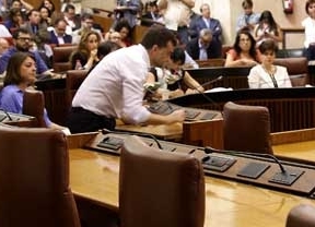 Maíllo afea a Durán convocar otra votación sin consultar a la Mesa y pide a Díaz 'que se arremangue'
