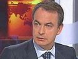 Zapatero da la cara para defender su polémico 'cheque-regalo'