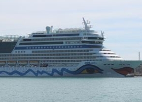 El crucero AIDAstella visita por primera vez el puerto de Málaga