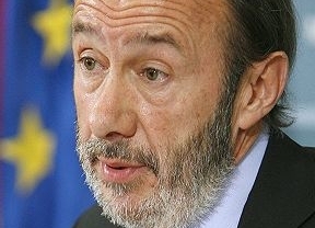 Rubalcaba en La Carolina dice que "un cambio en la ley electoral" como el que propone Rajoy "no se puede hacer a meses" de las locales