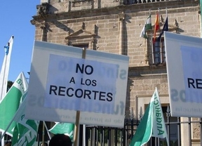 Protesta de ocho sindicatos profesionales ante el Parlamento contra los recortes 