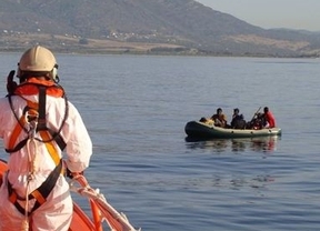 Rescatados 17 subsaharianos en aguas del Estrecho a bordo de dos hinchables