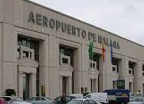 Condenan a 14 guardias civiles del aeropuerto de Málaga a suspensión de empleo por sobornar a viajeros