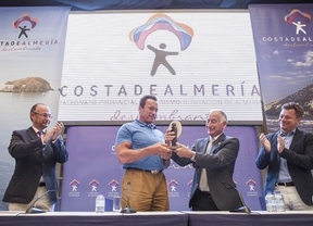 Schwarzenegger promete volver a rodar en Almería