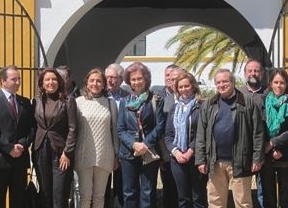 La Reina conoce los retos de Doñana sobre el terreno