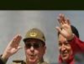 Chávez felicita a Raúl, afirmando que Fidel seguirá siendo comandante