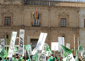 Ex de Delphi, monitores del plan de choque y ALPE se manifiestan este jueves en Parlamento con motivo de su constitución