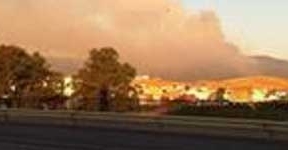 Nueve medios áreos se suman a la extinción del incendio de Algeciras