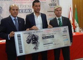 Los presidentes del Sevilla y Betis presentan las entradas del 'V Champions for África'