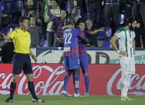 Barral acerca al Levante (1-0) a la permanencia ante un Córdoba desahuciado
