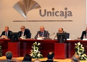 Unicaja aprueba transformar la caja en fundación bancaria