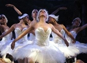 'El Lago de los Cisnes' y la bailaora Carmen Cortés, protagonistas esta semana en el Gran Teatro de Huelva