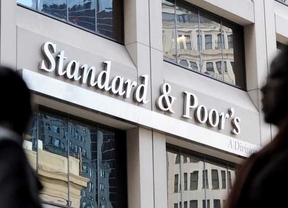 Standard & Poor's rebaja tres escalones la calificación de Andalucía