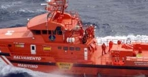 Salvamento Marítimo busca en el Mar de Alborán una patera con 31 personas, entre ellas bebés