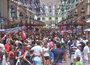 De la Torre defiende que la Feria es "segura" y que "no se puede poner un policía detrás de cada ciudadano"