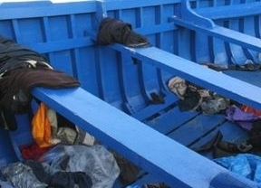 Rescatados 22 inmigrantes a bordo de una patera en aguas de Mojácar (Almería)