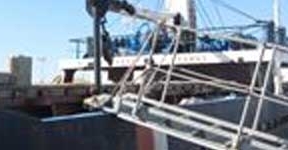 Un mercante interceptado con hachís deja el puerto de Málaga sin pagar la deuda
