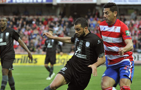 El Levante lleva el miedo a Granada (0-2)