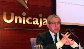 Unicaja reduce al 90,8% la participación en el capital de su banco tras la compra de Ceiss
