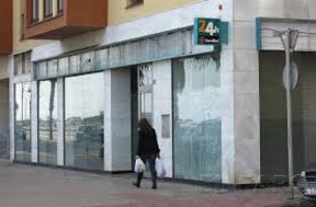 El sector financiero andaluz pierde en cinco años 8.733 empleos y 2.055 oficinas bancarias