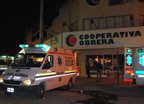 Cinco muertos y 11 desaparecidos al derrumbarse el techo de un supermercado
