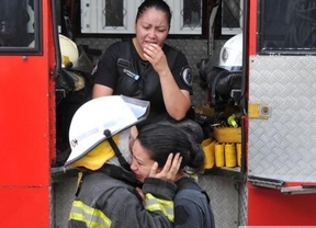 Al menos ocho bomberos muertos y nueve heridos por un incendio y derrumbe en un depósito de Barracas