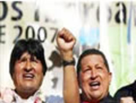 Evo y Chávez firman acuerdo