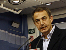 Zapatero ironiza sobre su futuro: 'Por muchos años que esté en el Gobierno...'