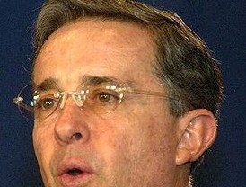 Uribe pide perdón a las víctimas de la violencia