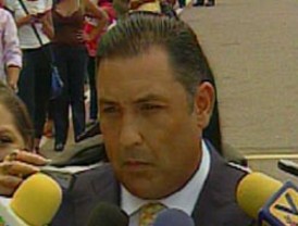 Gobernador Pérez pide que vicepresidente asuma la jefatura de Estado como estipula la Constitución