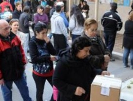 Unos 28 millones de argentinos votan en las elecciones