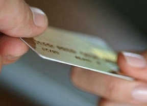 El gobierno oficializó el 15% adicional para compras on line y con débito en el exterior