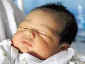 Nace en Francia el primer 'bebé medicamento' del país
