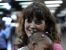 Llegó al país la primera niña haitiana adoptada tras el terremoto