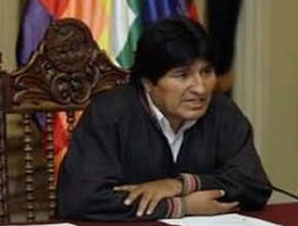 El presidente de Bolivia Evo Morales recibió del mandatario de Venezuela Hugo Chávez apoyo para su huelga de hambre