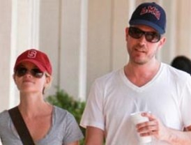 Reese Witherspoon también se comprometió