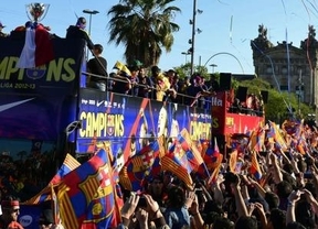 Messi encabezó los festejos del campeón por las calles de Barcelona