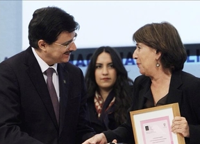 La escritora argentina Inés Fernández Moreno recibe el Premio Sor Juana