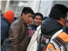 285 mil bolivianos podrían ser deportados de Europa