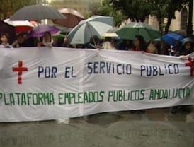 Griñán ve 'un error' no tramitar al principio el decreto del sector público como proyecto de ley