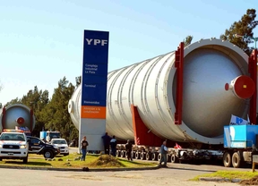 YPF trasladó cuatro megaequipos para la nueva planta de coke de la ciudad de La Plata