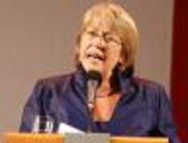 Michelle Bachelet llama a los políticos a terminar con el desprestigio de su labor