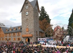 Repartieron en Bariloche el huevo de Pascua más grande del mundo