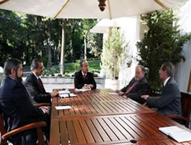 Calderón se reúne con ex ministros de Salud