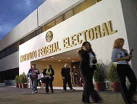 Consejeros del Instituto Federal Electoral explican el motivo del aumento de sueldos
