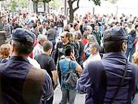 Miles de funcionarios en Murcia bloquean el Parlamento Regional