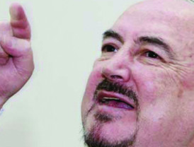 Larrea insiste en que no se reunió con 'Raúl Reyes' en Colombia