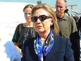 Llega Clinton a Haití en medio de crisis política, y recientemente tan flagelada