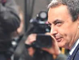 Zapatero intenta calmar las aguas entre los pensionistas ante el descalabro de popularidad