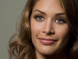 Miss Universo lanza campaña contra sida en El Salvador